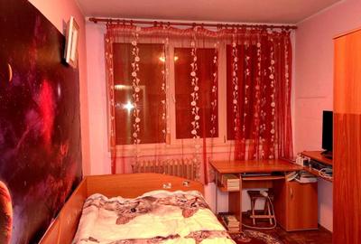 Apartament cu 3 camere semidecomandat în Hipodrom