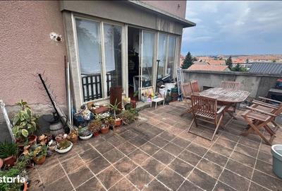 Apartament cu 4 camere în Sub Arini