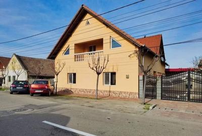 Casă cu 8 camere cu Canalizare în Sânnicolau Mare