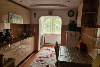 Apartament cu 3 camere decomandat în Burdujeni