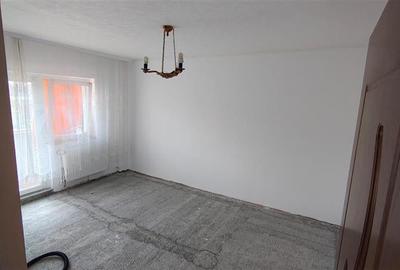 Apartament 2 camere decomandat etaj 3 zona Buziasului - 5