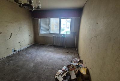 Apartament cu 2 camere semidecomandat în Micro I - 3