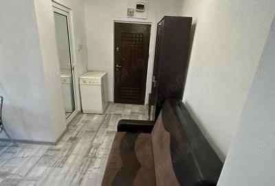 Garsonieră decomandată în 1 Mai - 1