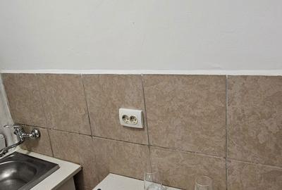 Garsonieră decomandată în Confecții