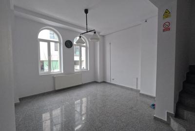 Casă individuală cu 9 camere cu Teren 215 Mp în Eminescu - 9