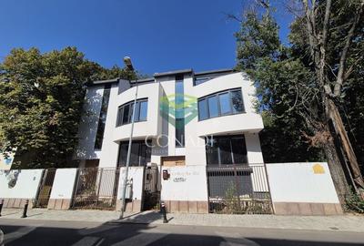 Duplex cu 10 camere cu Canalizare în Barbu Văcărescu - 1