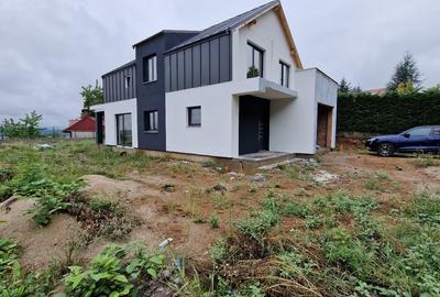 Casă individuală cu 4 camere cu Canalizare în Săsar - 1