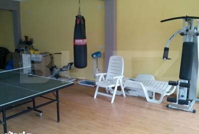 Casă cu 10 camere cu Teren 440 Mp în Central - 4