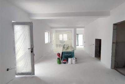 Casa intabulata cu 4 camere 2 bai si curte pe Calea Cisnadiei