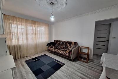 Apartament cu 2 camere semidecomandat în 9 Mai