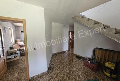 Casă cu 5 camere cu Teren 2351 Mp în Central - 12