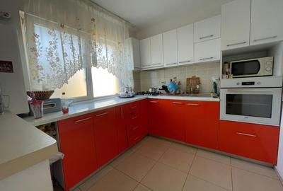 1 Decembrie, vila cu 12 camere si restaurant - 1