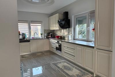 Casă cu 4 camere în Central - 2