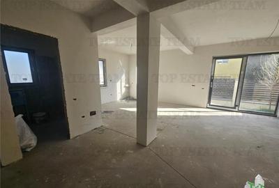 Casă cu 4 camere cu Teren 200 Mp în Păcii - 2