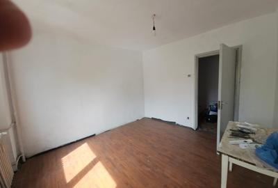 Apartament cu 3 camere decomandat în Lacul Tei - 8