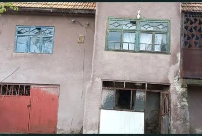 Casă cu 2 camere în Podeni - 1
