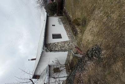 Casă cu 4 camere cu Teren 2000 Mp în Beceni