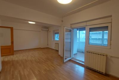 Piata Unirii, inchiriere apart. 5 camere nemobilate Piata Unirii, inchiriere apart. 5 camere nemobilate - 2