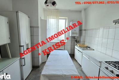 Apartament cu 3 camere semidecomandat în Trivale - 1