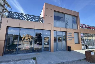 Spațiu comercial, de 80 mp, în Central - 4