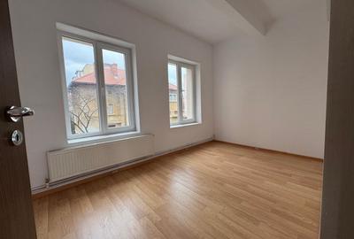 Zona pietii Tractorul, 900 mp, spatii comerciale dispuse pe doua etaje - 8