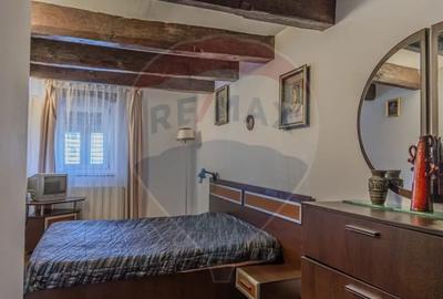 Casă cu 4 camere cu Teren 5576 Mp în Bunești - 4