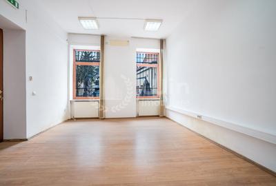 Casă individuală cu 12 camere cu Canalizare în Central - 3