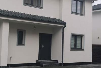 Casă cu 3 camere cu Teren 180 Mp în Central - 1