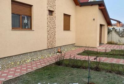 Vand casa individuala pe parter,la 7 km de Arad. - 2