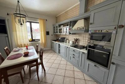 Casă cu 8 camere cu Teren 2759 Mp în Mușcel - 14