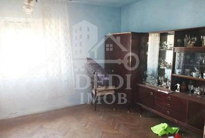 Casa de vanzare cu 3 camere in Velenta, Oradea - 1