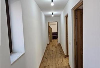 Casa renovata 200mp pe 2 niveluri,parcare, curte cu foisor,Centru, str.Nicolae B - 31