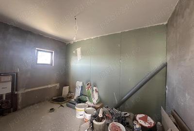 Casă cu 5 camere cu Teren 1045 Mp în Strejnicu - 1