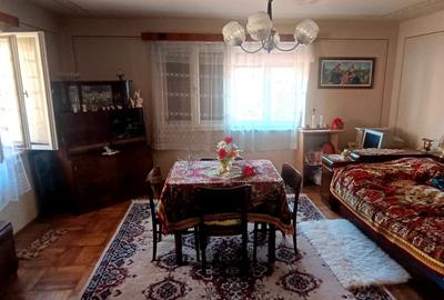 Casa batraneasca solida in zona semicentrala foarte linistita Casa batraneasca solida in zona semicentrala foarte linistita - 4