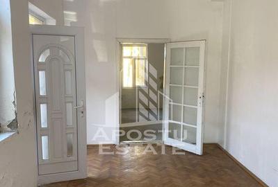 Casă cu 7 camere cu Teren 1500 Mp în Șagului