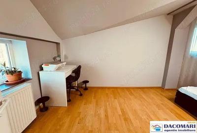 Apartament la mansarda, Port - 3