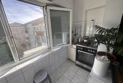 Apartament cu 2 camere decomandat, mobilat în Soarelui