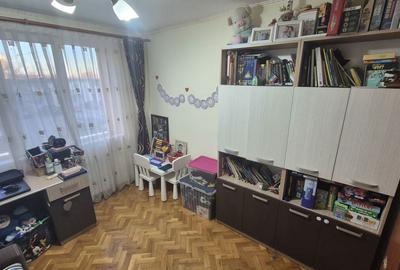 Apartament cu 3 camere decomandat în Sânmartin