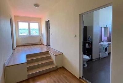 Apartament cu 4 camere decomandat în Exterior Vest