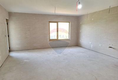 Casa / Vila la gri aproape gata sa devina acasa ! - 4