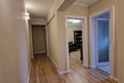Apartament cu 3 camere decomandat, mobilat în Central - 1