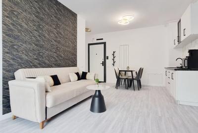 Vedere laterala, pozitie frontala - apartament la 2 pasi de mare. - 2