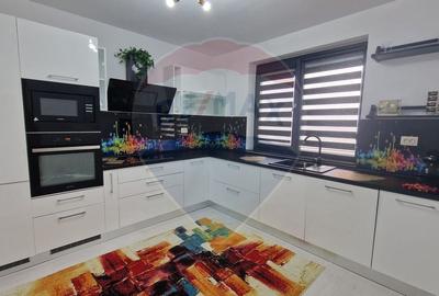 Casă cu 4 camere cu Teren 250 Mp în Domnești - 1