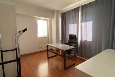 Apartament cu 3 camere, mobilat în Calea București