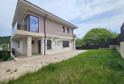 Duplex cu 5 camere în Luna de Sus