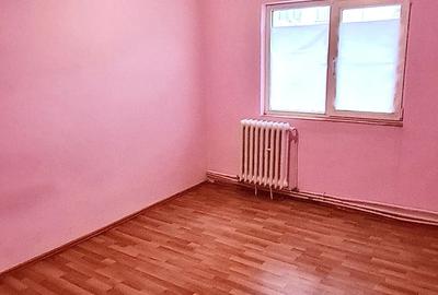 Apartament cu 3 camere decomandat în Tecuci - 1
