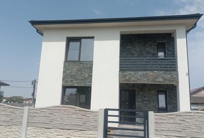 Casă cu 4 camere în Berceni