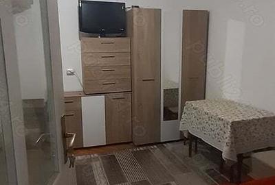 Vand garsoniera in zona decebal la etajul 1 - 1