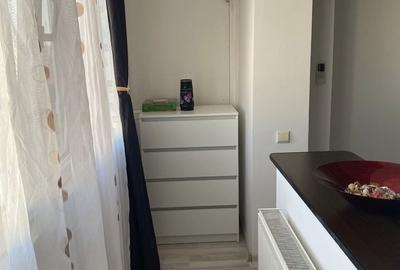 Apartament cu 3 camere decomandat în Berceni