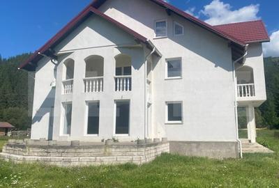 Casa de vanzare cu teren, in Pojorata, la sosea asfaltata - 2